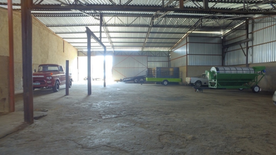 To Let commercial Property for Rent in Oos Einde North West